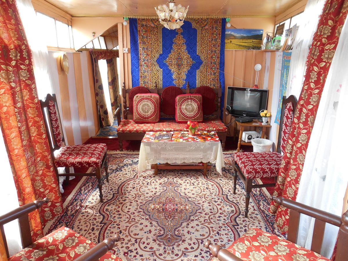 Bed and Breakfast Houseboat Dunhill Srīnagar Exteriér fotografie
