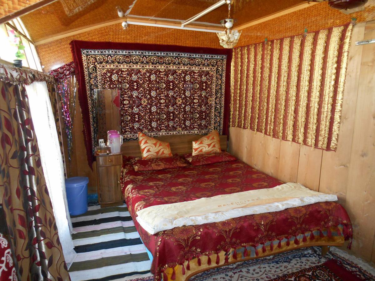 Bed and Breakfast Houseboat Dunhill Srīnagar Exteriér fotografie