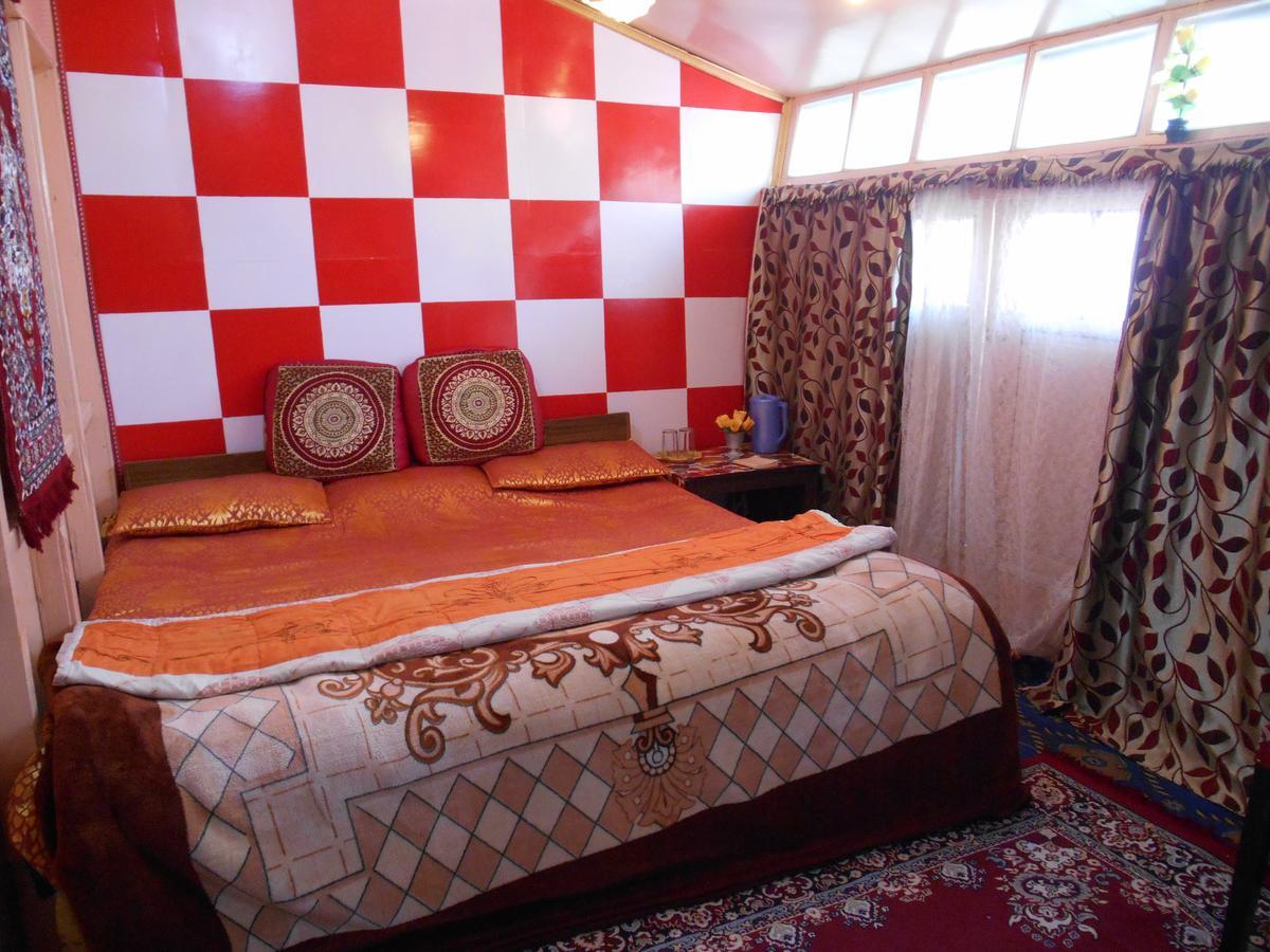 Bed and Breakfast Houseboat Dunhill Srīnagar Exteriér fotografie