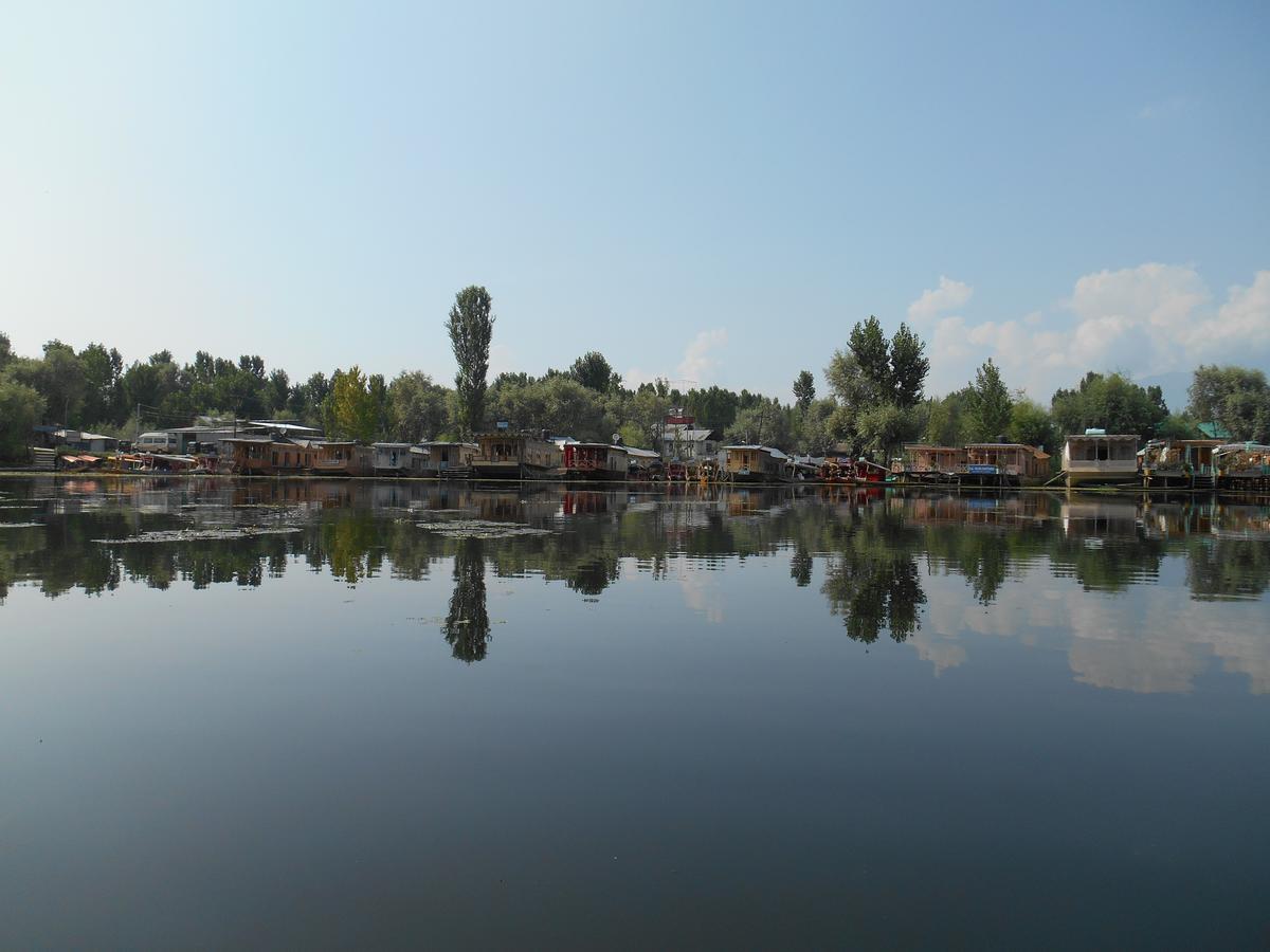Bed and Breakfast Houseboat Dunhill Srīnagar Exteriér fotografie